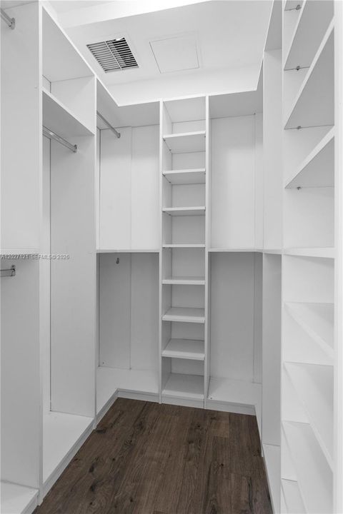 BUILT-IN CLOSET (HIS & HERS)