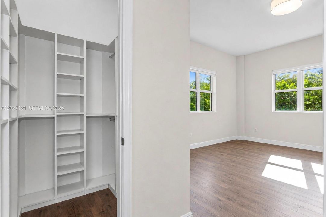 BUILT-IN CLOSET (HIS & HERS)