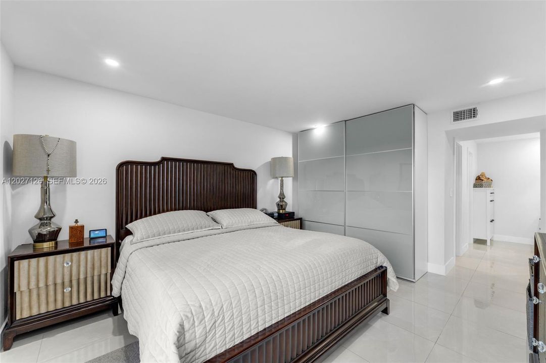 For Sale: $399,000 (2 beds, 2 baths, 1170 Square Feet)