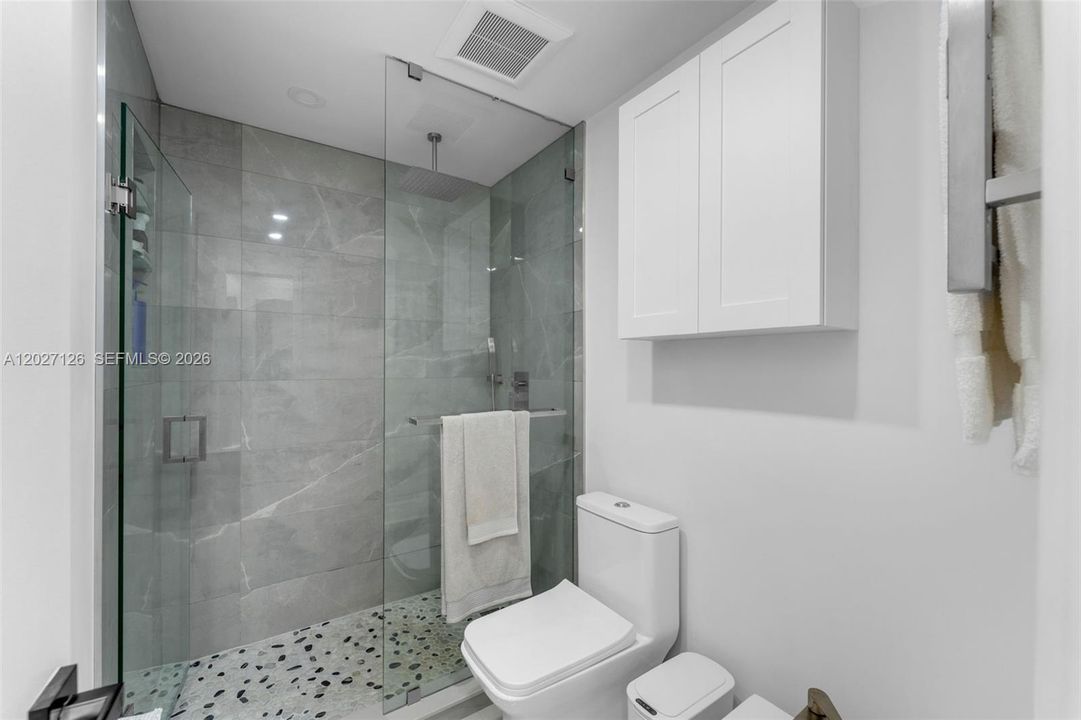 For Sale: $399,000 (2 beds, 2 baths, 1170 Square Feet)
