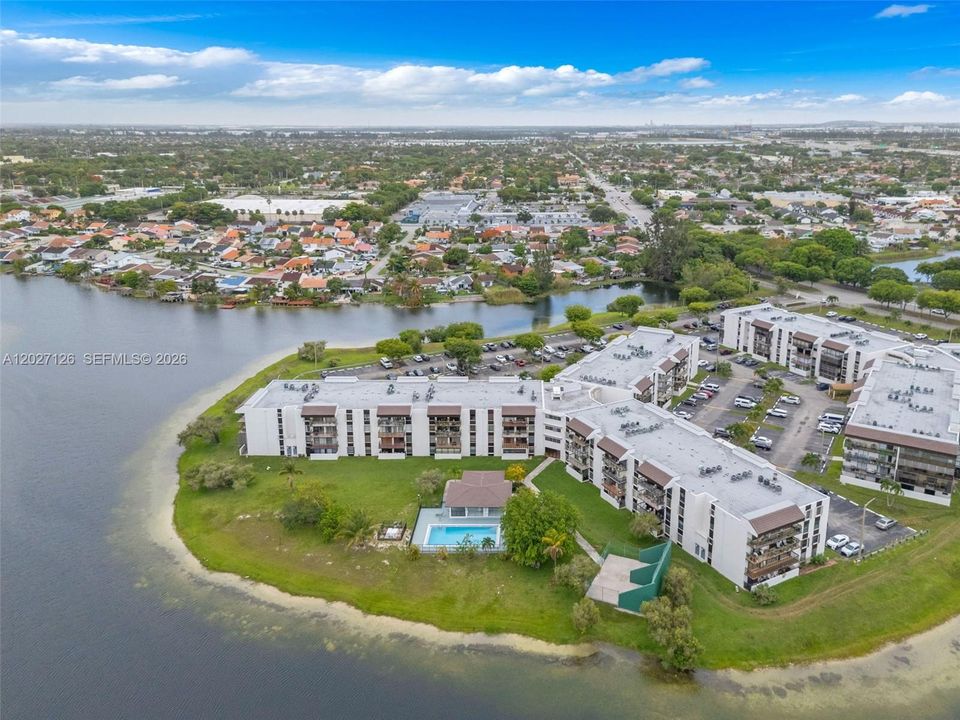 For Sale: $399,000 (2 beds, 2 baths, 1170 Square Feet)