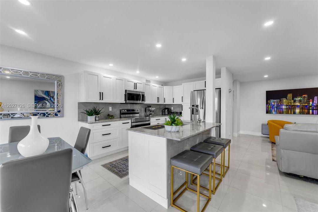 For Sale: $399,000 (2 beds, 2 baths, 1170 Square Feet)