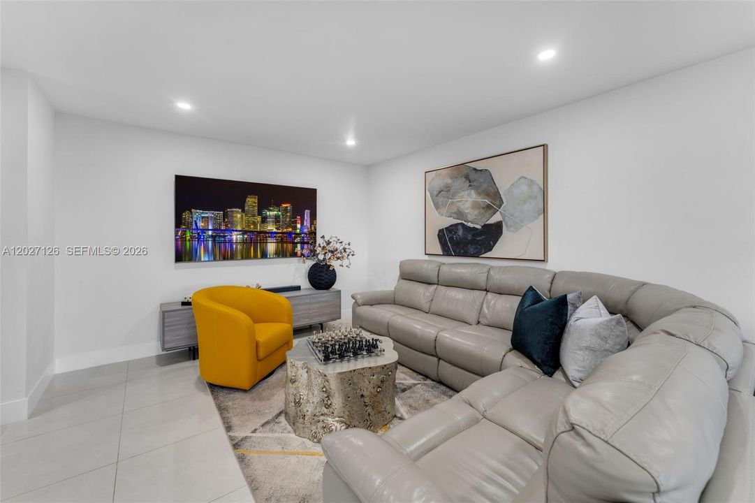 For Sale: $399,000 (2 beds, 2 baths, 1170 Square Feet)