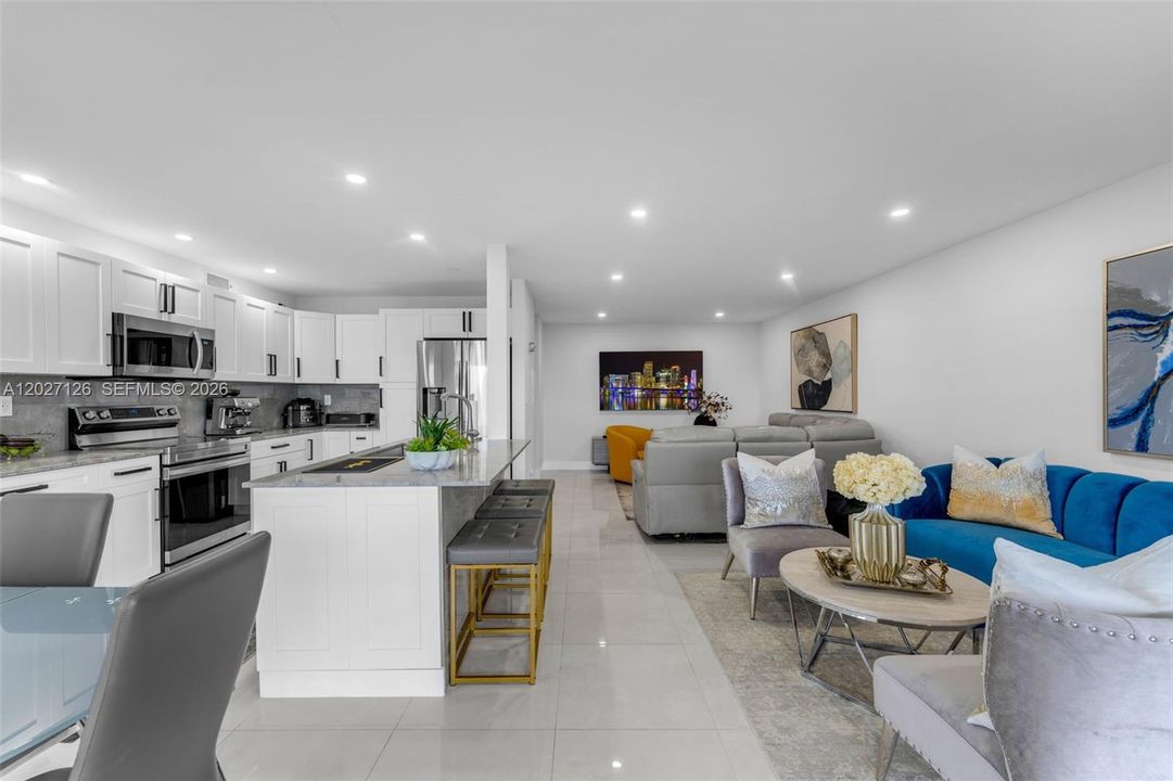 For Sale: $399,000 (2 beds, 2 baths, 1170 Square Feet)