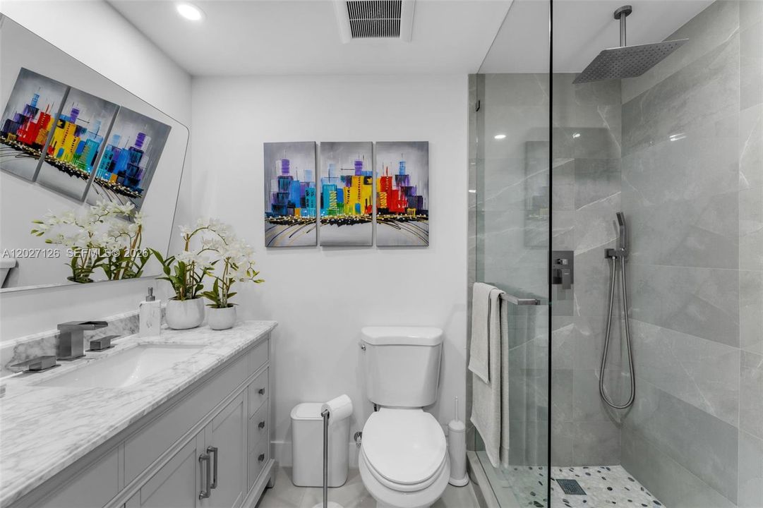 For Sale: $399,000 (2 beds, 2 baths, 1170 Square Feet)