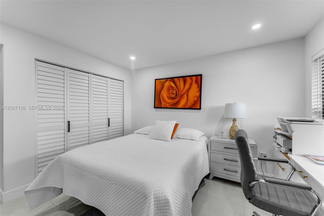 For Sale: $399,000 (2 beds, 2 baths, 1170 Square Feet)
