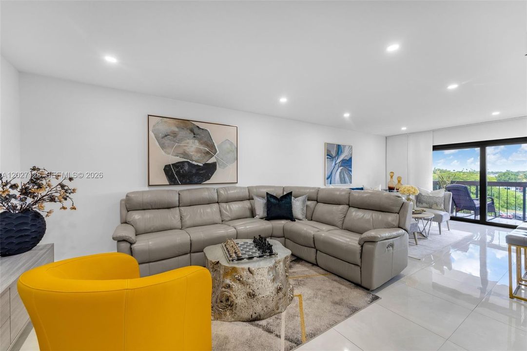 For Sale: $399,000 (2 beds, 2 baths, 1170 Square Feet)