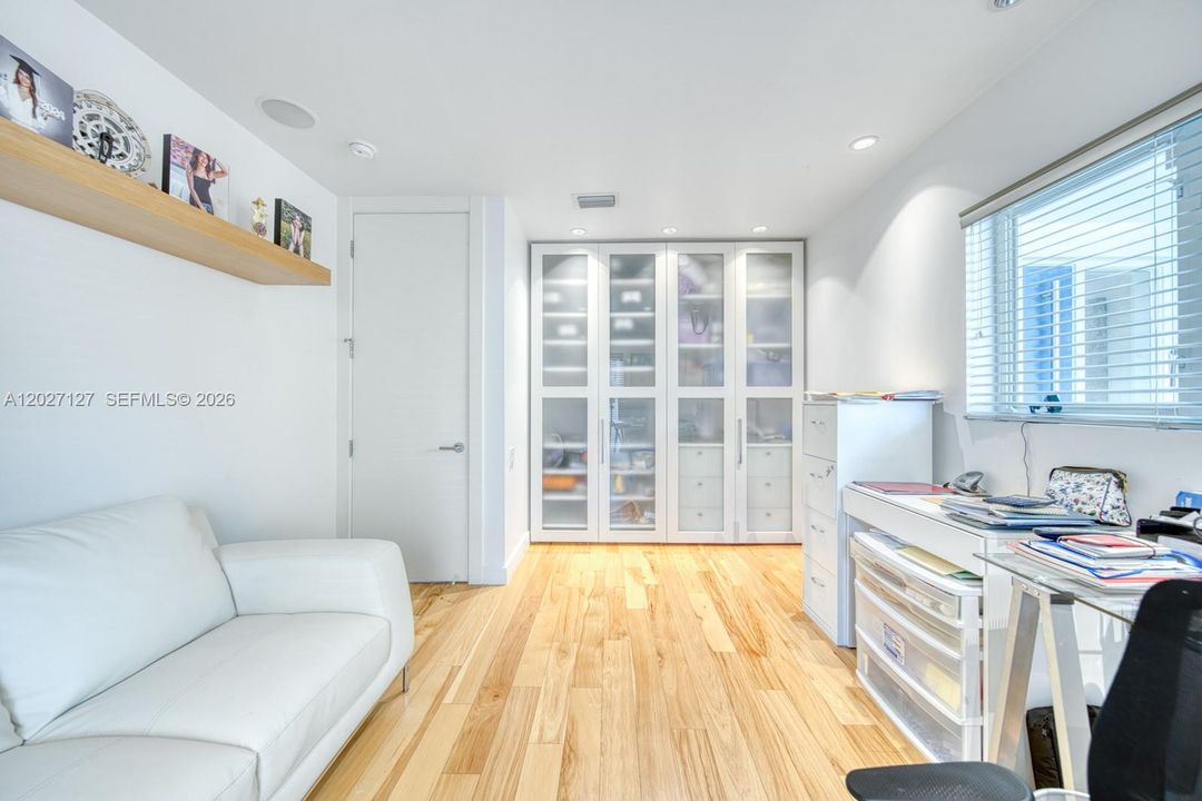 В аренду: $16,000 (5 спален, 3 ванн, 3219 Квадратных фут)