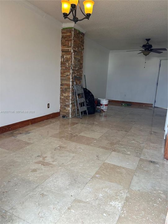 Active With Contract: $2,450 (2 beds, 1 baths, 967 Square Feet)