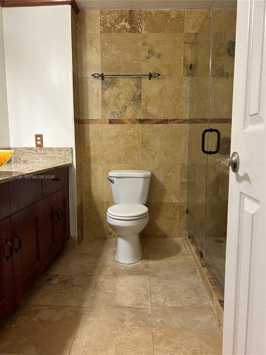 Active With Contract: $2,450 (2 beds, 1 baths, 967 Square Feet)