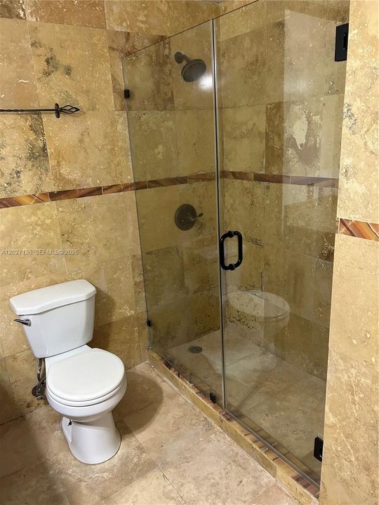 Active With Contract: $2,450 (2 beds, 1 baths, 967 Square Feet)