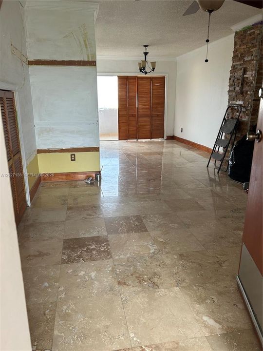 Active With Contract: $2,450 (2 beds, 1 baths, 967 Square Feet)