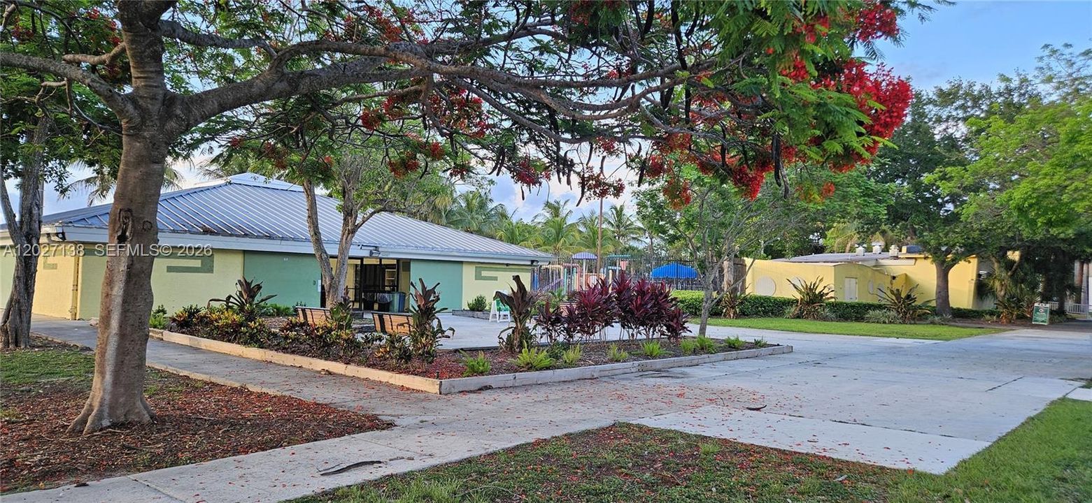 For Sale: $585,000 (3 beds, 2 baths, 1462 Square Feet)