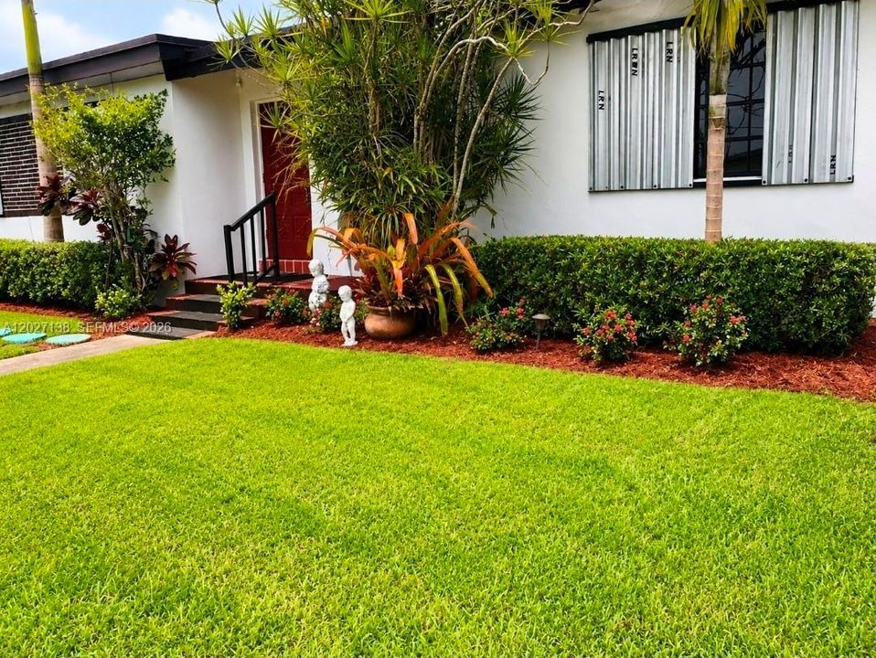 For Sale: $585,000 (3 beds, 2 baths, 1462 Square Feet)