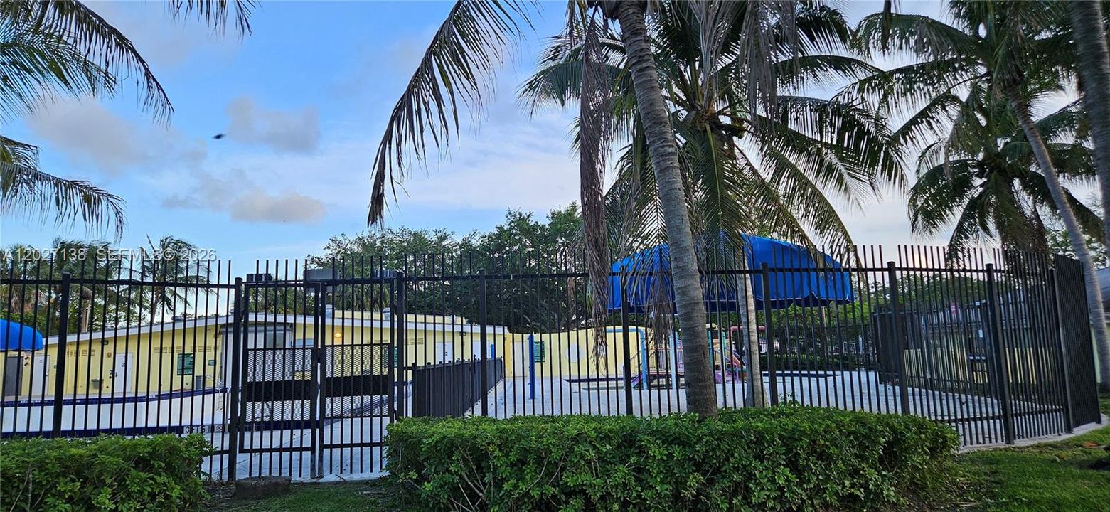 For Sale: $585,000 (3 beds, 2 baths, 1462 Square Feet)