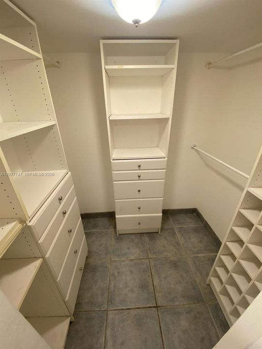 For Sale: $168,000 (2 beds, 2 baths, 994 Square Feet)