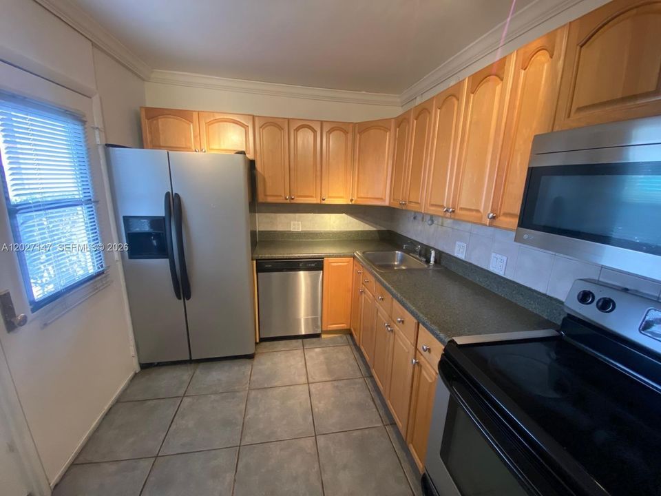 For Sale: $168,000 (2 beds, 2 baths, 994 Square Feet)