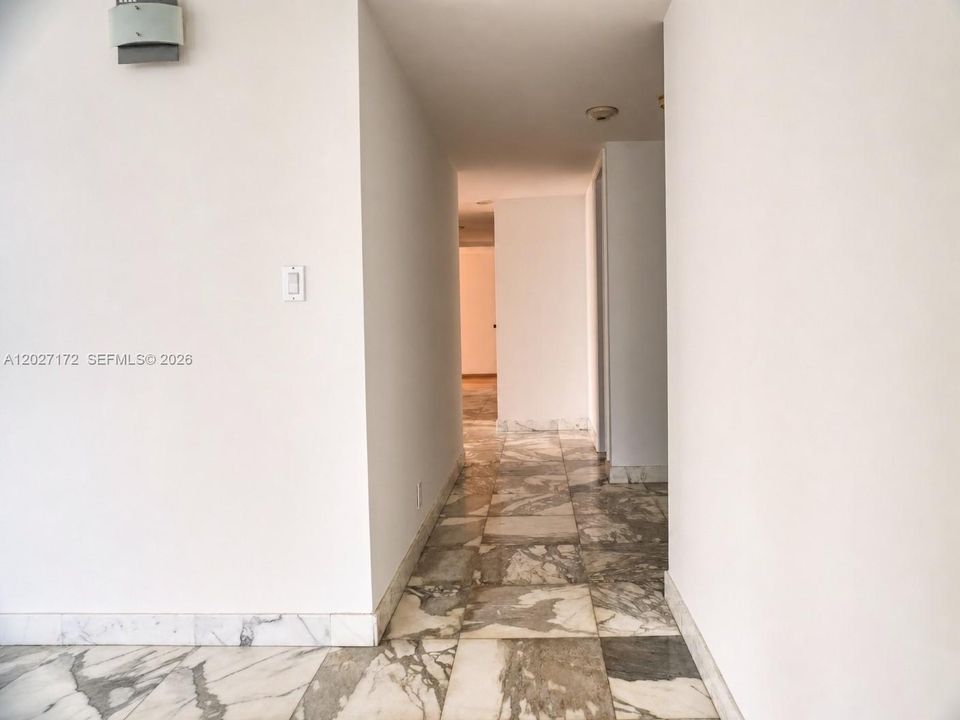 Под контрактом: $875,000 (3 спален, 3 ванн, 2124 Квадратных фут)