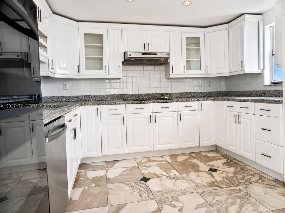 Под контрактом: $875,000 (3 спален, 3 ванн, 2124 Квадратных фут)