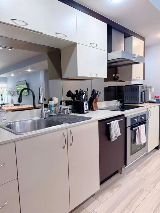 For Rent: $4,950 (2 beds, 2 baths, 1291 Square Feet)