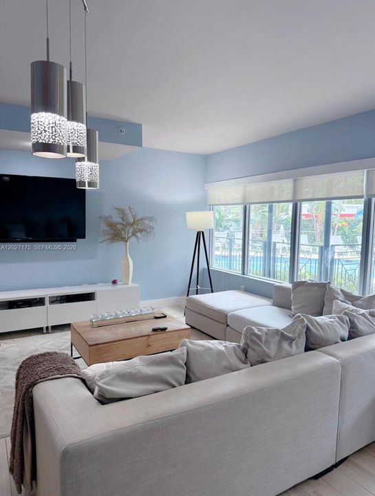 For Rent: $4,950 (2 beds, 2 baths, 1291 Square Feet)