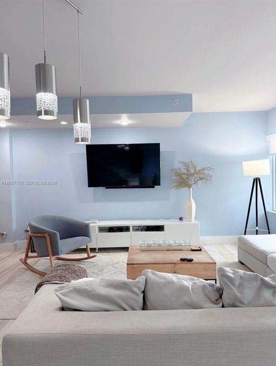 For Rent: $4,950 (2 beds, 2 baths, 1291 Square Feet)