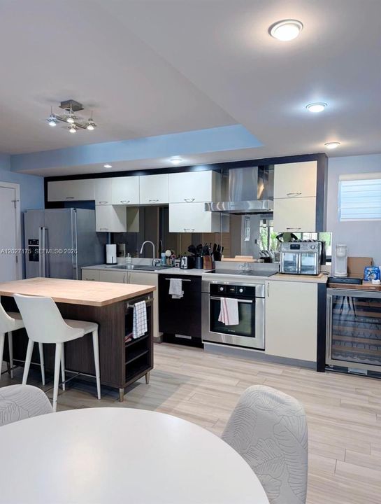 For Rent: $4,950 (2 beds, 2 baths, 1291 Square Feet)