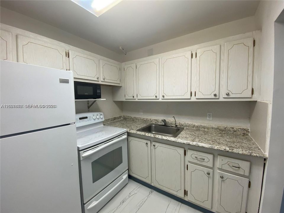 For Rent: $1,500 (1 beds, 1 baths, 585 Square Feet)