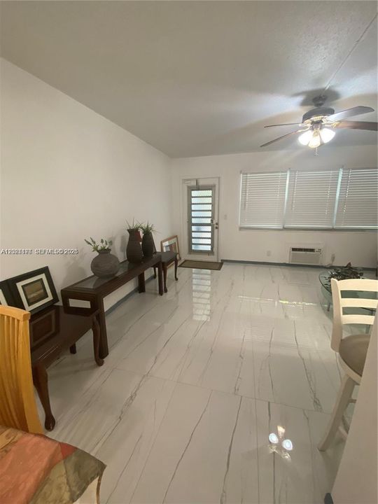 For Rent: $1,500 (1 beds, 1 baths, 585 Square Feet)