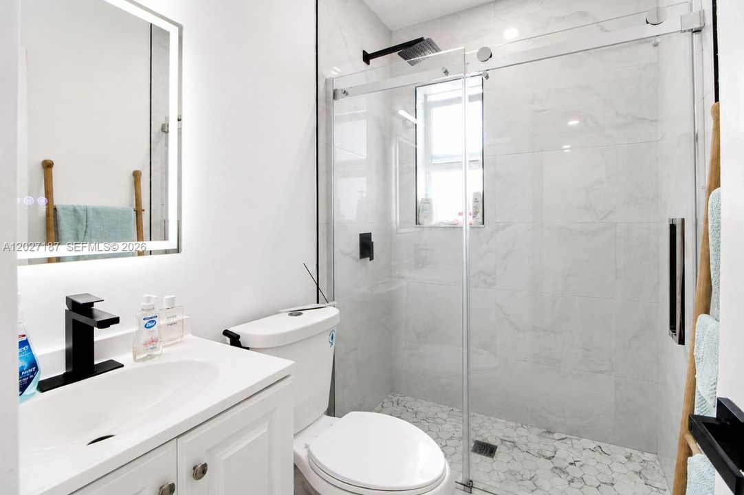 For Sale: $769,900 (3 beds, 2 baths, 988 Square Feet)
