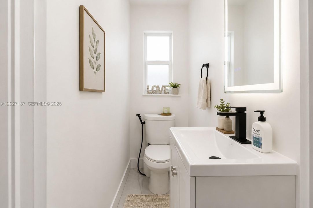 For Sale: $769,900 (3 beds, 2 baths, 988 Square Feet)