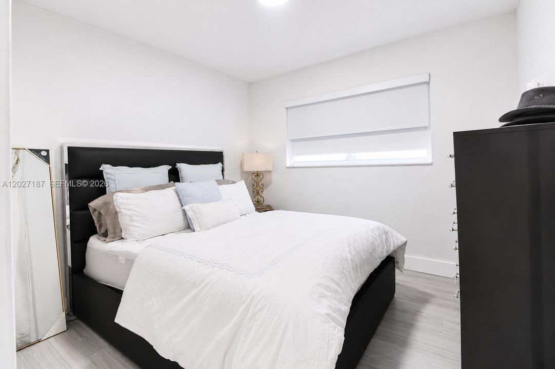 For Sale: $769,900 (3 beds, 2 baths, 988 Square Feet)