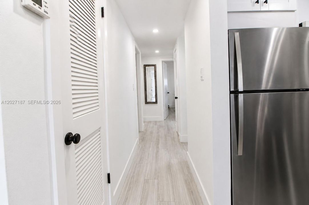 For Sale: $769,900 (3 beds, 2 baths, 988 Square Feet)