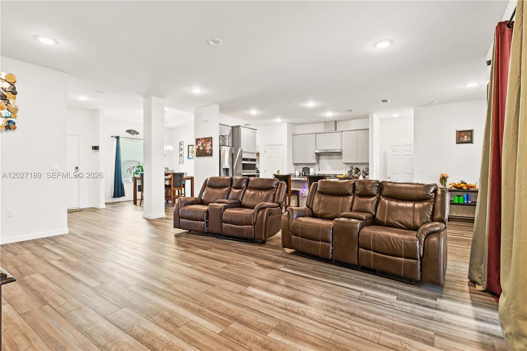 For Sale: $457,000 (4 beds, 3 baths, 2337 Square Feet)