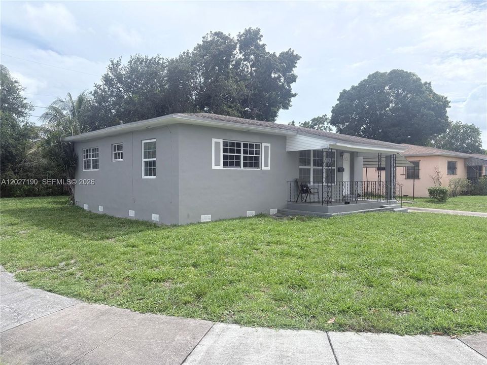 For Sale: $600,000 (2 beds, 2 baths, 1390 Square Feet)