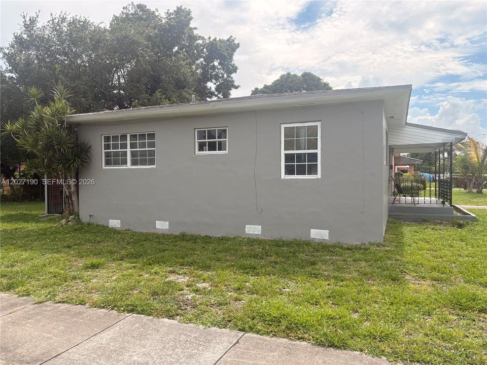 For Sale: $600,000 (2 beds, 2 baths, 1390 Square Feet)