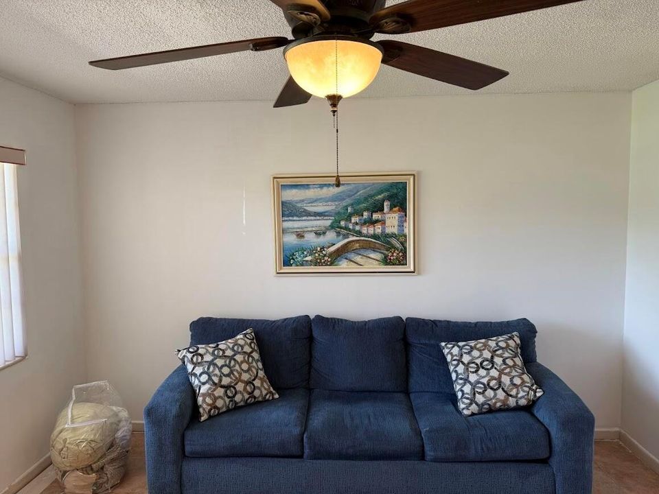 317P Living room