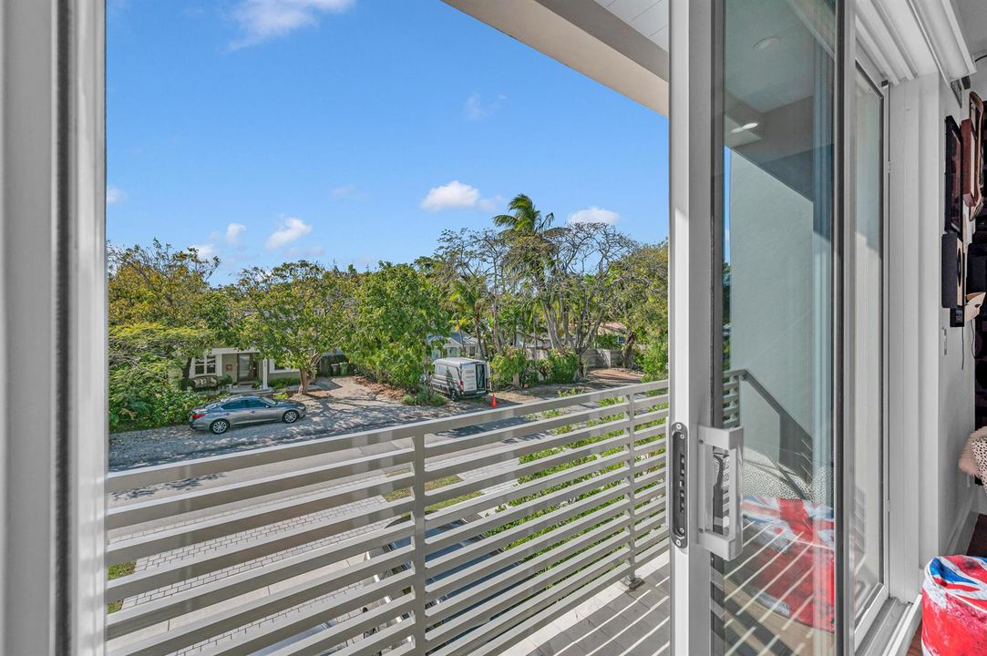 618 NE 15th AVE-64