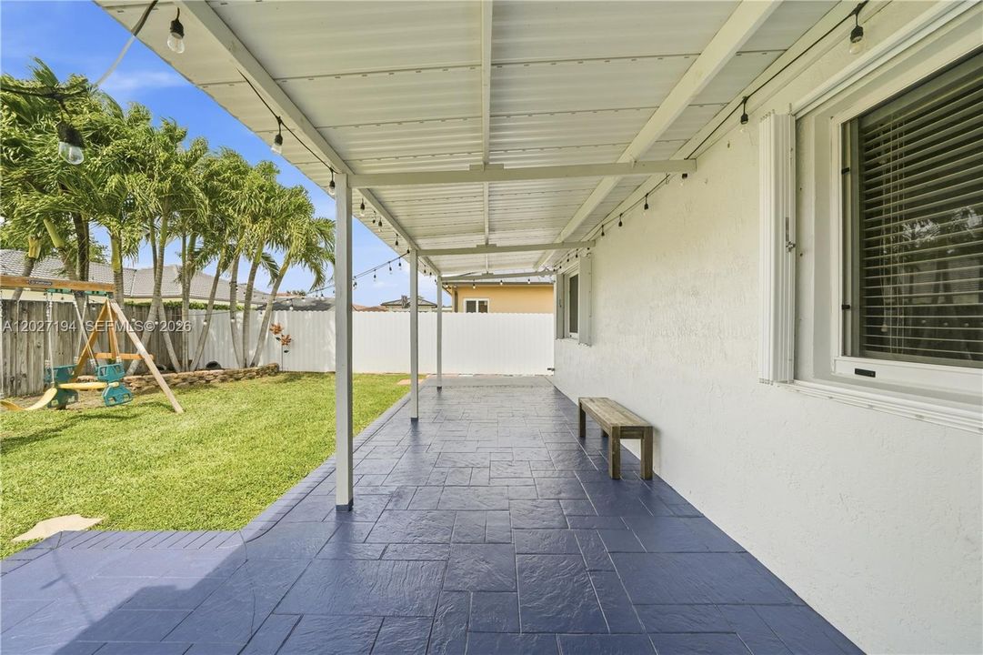 For Sale: $780,000 (3 beds, 2 baths, 1963 Square Feet)