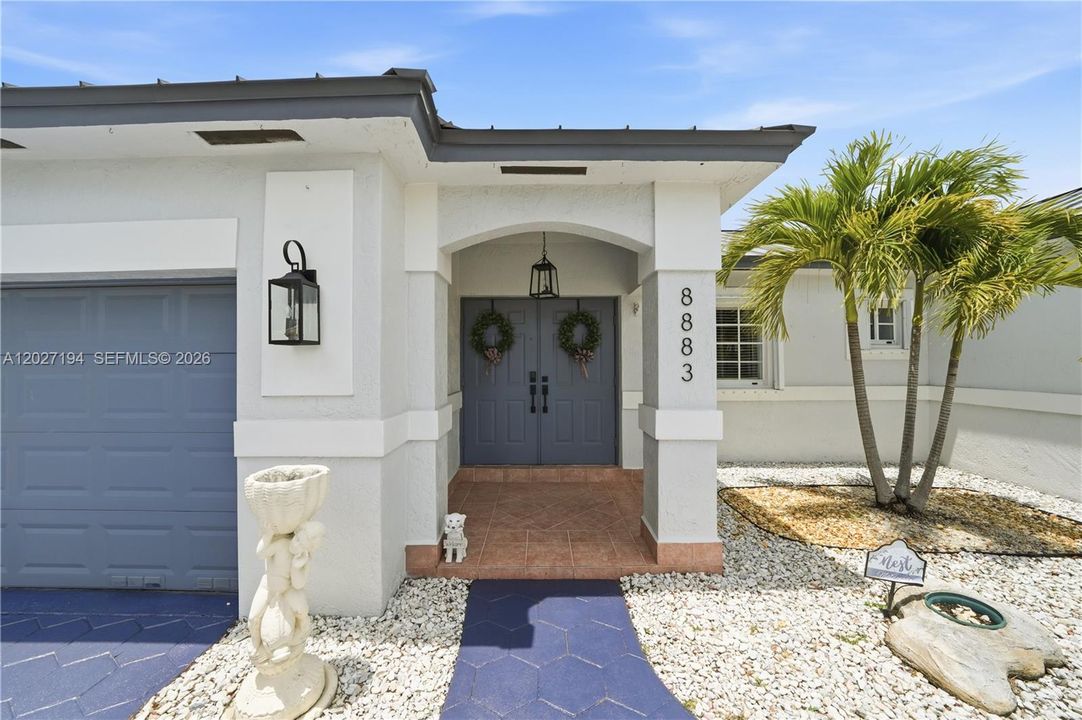 For Sale: $780,000 (3 beds, 2 baths, 1963 Square Feet)