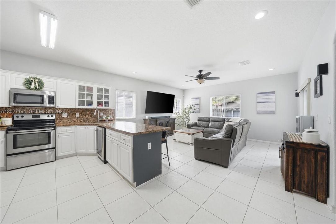 For Sale: $780,000 (3 beds, 2 baths, 1963 Square Feet)