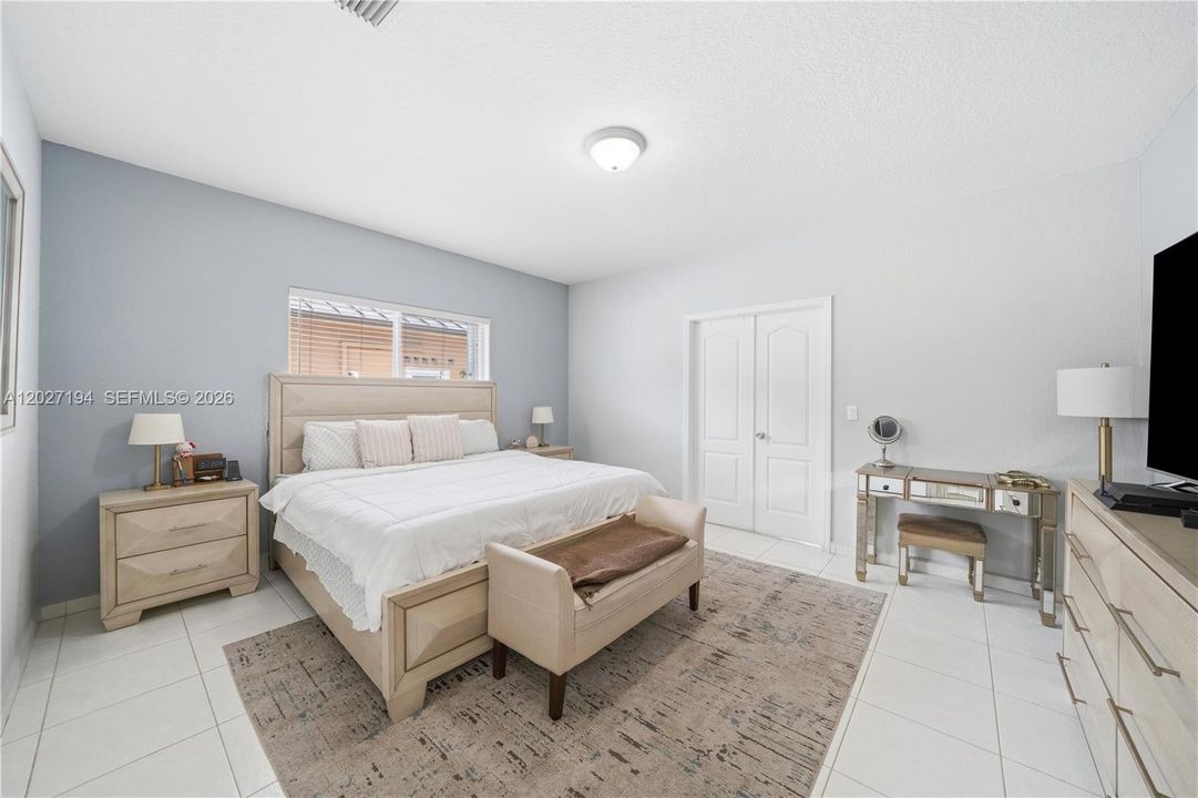 For Sale: $780,000 (3 beds, 2 baths, 1963 Square Feet)