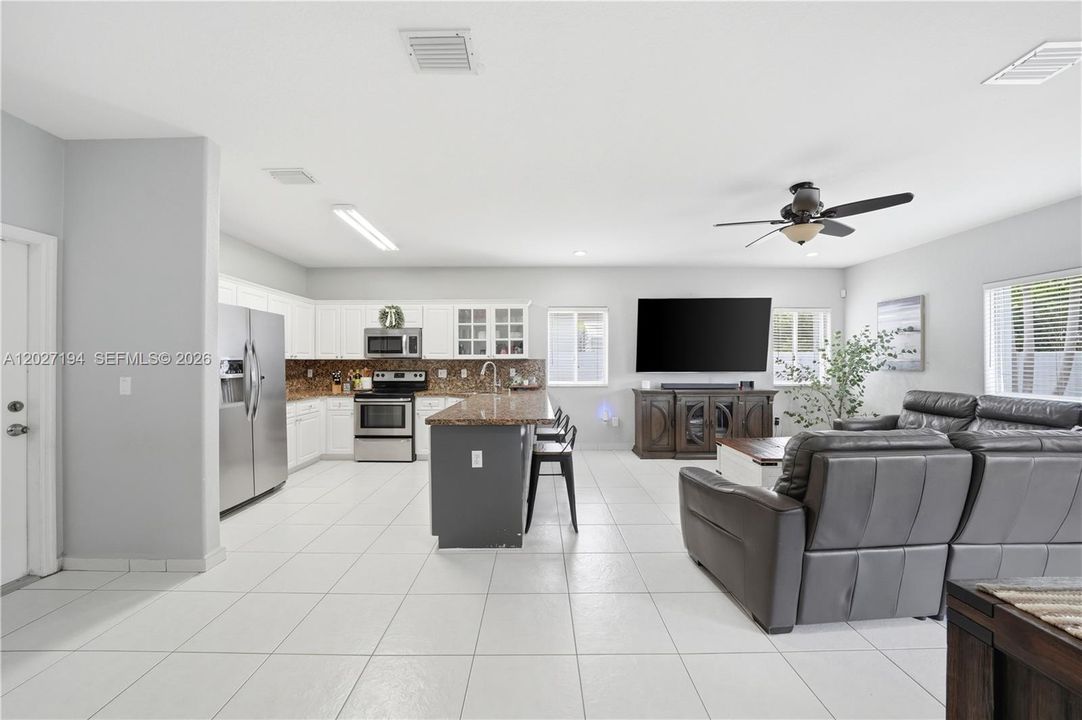 For Sale: $780,000 (3 beds, 2 baths, 1963 Square Feet)