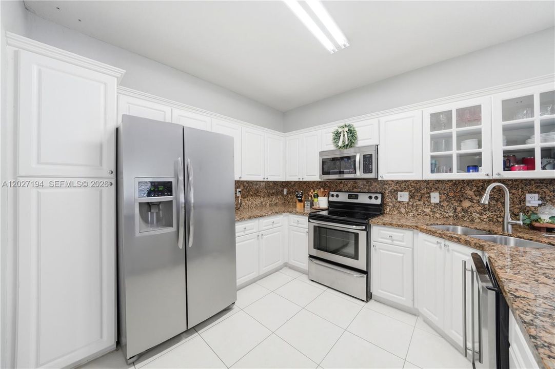For Sale: $780,000 (3 beds, 2 baths, 1963 Square Feet)