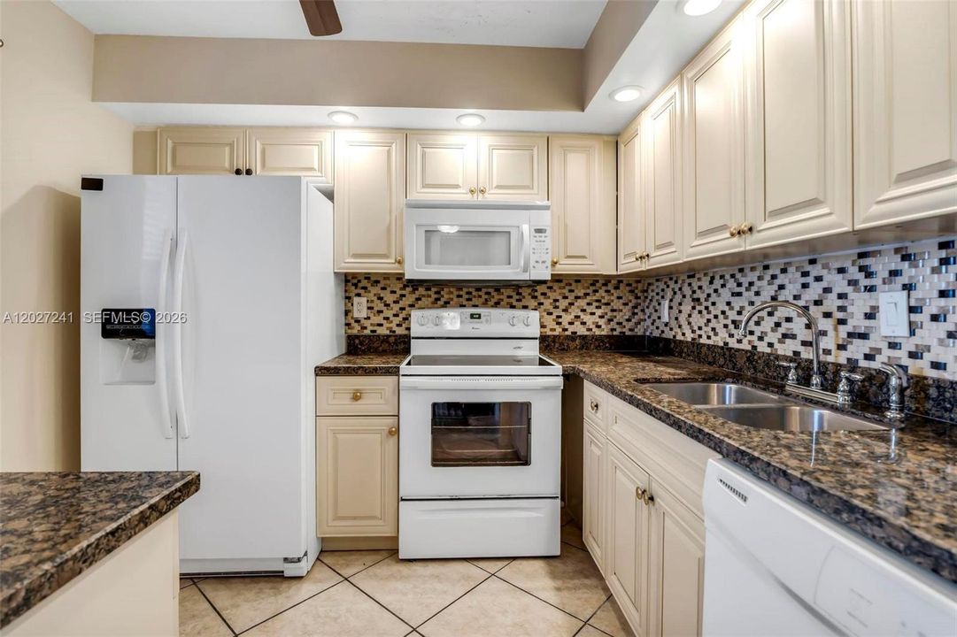 For Sale: $85,000 (2 beds, 2 baths, 865 Square Feet)