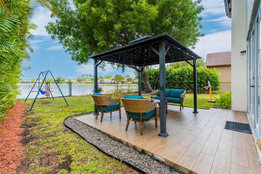 На продажу: $669,999 (4 спален, 2 ванн, 2463 Квадратных фут)