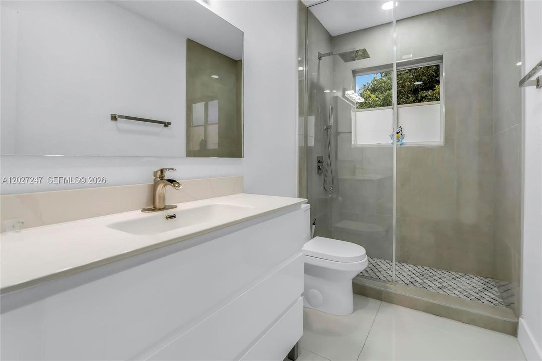 На продажу: $669,999 (4 спален, 2 ванн, 2463 Квадратных фут)