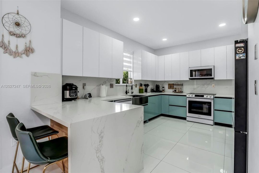 На продажу: $669,999 (4 спален, 2 ванн, 2463 Квадратных фут)