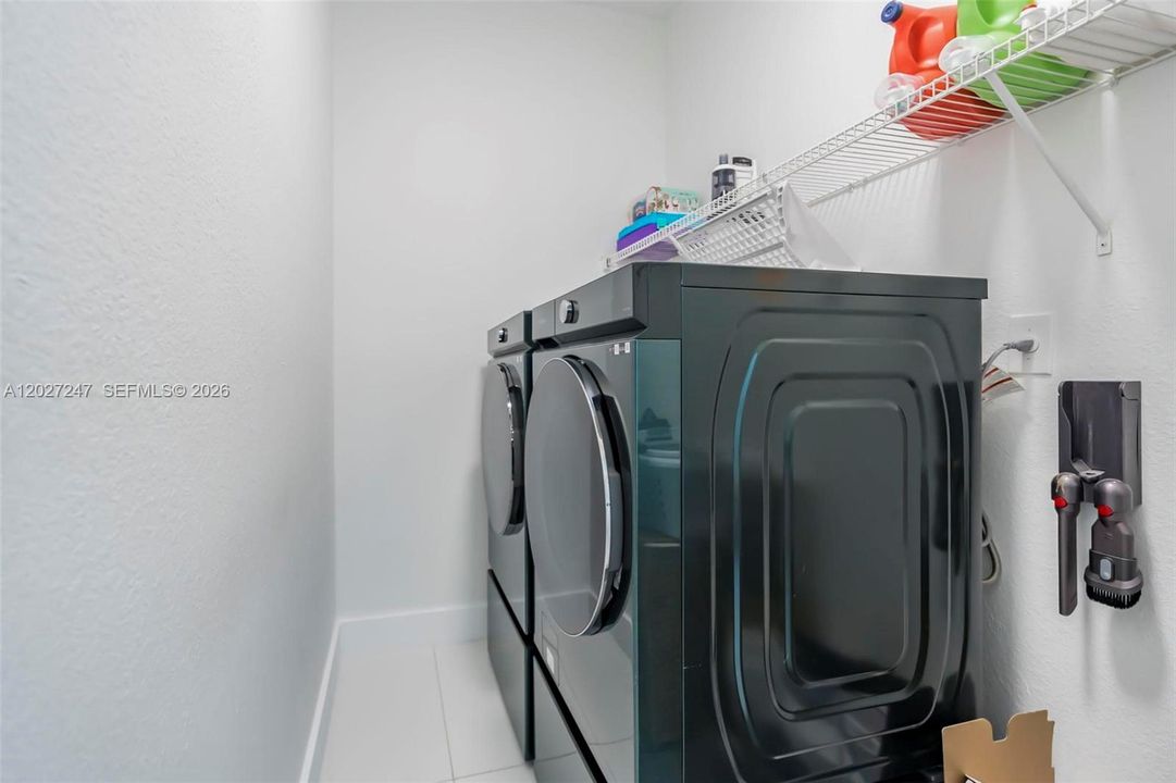 На продажу: $669,999 (4 спален, 2 ванн, 2463 Квадратных фут)