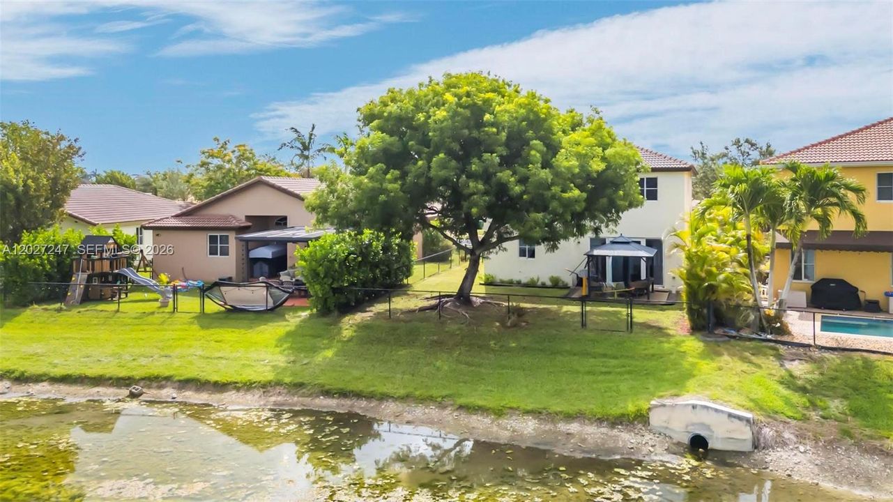На продажу: $669,999 (4 спален, 2 ванн, 2463 Квадратных фут)